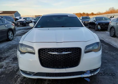 2016 Chrysler 300 S из США, поврежденный, VIN 2C3CCABG3GH135116